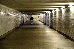 Der unterirdische Zugang zu den Bahnsteigen auf dem Bahnhof L&ouml;hne ist vor allem f&uuml;r Frauen sehr angsteinfl&ouml;&szlig;end. - &copy; FOTO: CAROLIN NIEDER-ENTGELMEIER