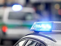 Eine Frau lag bewusstlos neben einem Radweg. Es wird nach Zeugen gesucht. - &copy; SYMBOLFOTO: DPA