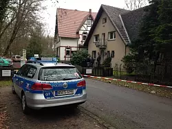 In einem Haus in G&uuml;tersloh sind am Morgen des ersten Weihnachtstags die Leichen eines Geschwisterpaars gefunden worden. Beide trugen t&ouml;dliche Verletzungen. - &copy; FOTO: CHRISTIAN MATHIESEN