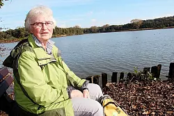 Ulrike Jodeleit wandert gern um den Norderteich. 