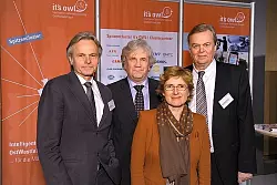 Herbert Weber (OWL Marketing), Holm Sternbacher (SPD, Bezirksb&uuml;rgrmeister Bielefeld-Heepen), Britta Ha&szlig;elmann (Gr&uuml;ne, Bundestagsabgeordnete) und Hans-Rudolf Holtkamp (Bielefeld Stadtmarketing) (v.l.). - &copy; FOTO: JOACHIM BUSCH