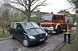 &Uuml;ber diesen Fu&szlig;weg erreichten die Einsatzkr&auml;fte von Feuerwehr, Polizei und Bestattungsunternehmen den Leichnam im Wald. - &copy; Foto: J&ouml;rg Dieckmann