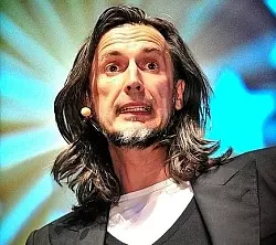 Christian Bl&uuml;melhuber &uuml;berzeugte 500 Zuh&ouml;rer in Bielefeld. - &copy; FOTO: ANDREAS FR&Uuml;CHT