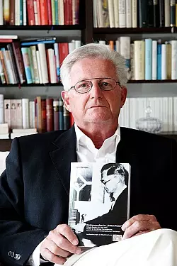 Der Detmolder Dr. Ulrich Bender. - © 