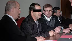 Ehefrau im Streit die

Kehle durchtrennt - &copy; Detmold