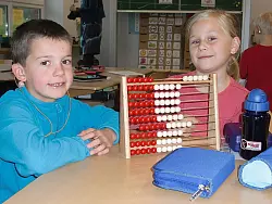 Manuel und Jule sind Sch&uuml;ler der Michael-Ende-Schule - &copy; FOTO: SANDRA SPIEKER