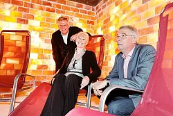 Wolfgang Diekmann, Petra Rickert und Dieter Vatheuer (von links) in der Salzgrotte. - &copy; Foto: Gerstendorf-Welle