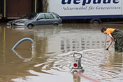 In Kirchlengern sind einige Firmengel&auml;nde &uuml;berflutet worden. - &copy; FOTO: BJ&Ouml;RN KENTER