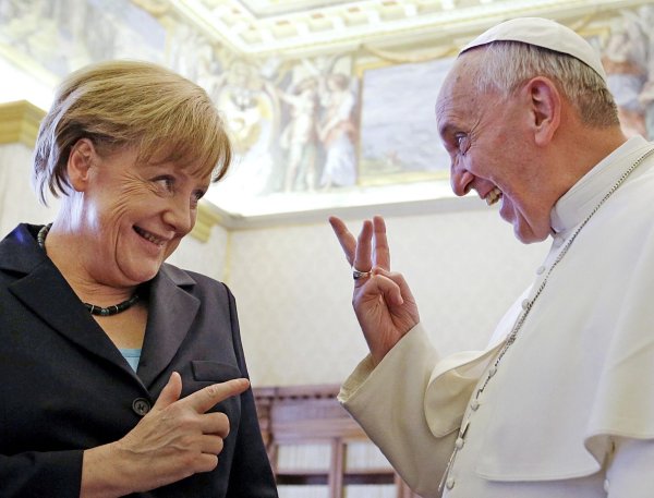 «Unbeirrbar lagen ihm in seinem zwölfjährigen Pontifikat ganz besonders diejenigen am Herzen, die ihre Stimme nicht selbst erheben konnten», teilte die frühere Bundeskanzlerin Angela Merkel mit. - © Gregorio Borgia / Pool/ANSA POOL/dpa