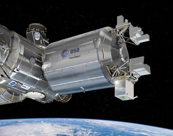 Zwei Atomuhren im All sollen dabei helfen, mehr über das Verhältnis von Schwerkraft und Zeit zu lernen. - © D. Ducros/Esa/dpa