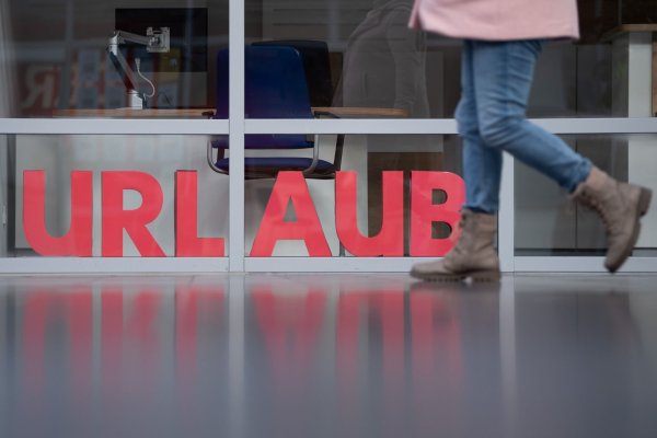 Resturlaub zum neuen Arbeitgeber mitnehmen geht in der Regel nicht. Absprache mit dem neuen Chef kann aber helfen. - © Sebastian Kahnert/dpa/dpa-tmn