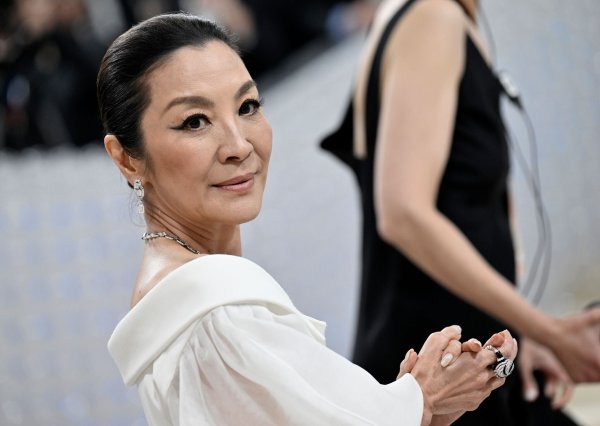Die Berlinale ehrt Michelle Yeoh mit dem Goldenen Ehrenbären. (Archivbild) - © Evan Agostini/Invision/AP/dpa