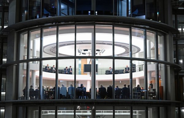 Die Sitzung dauerte bis zum frühen Morgen. - © Elisa Schu/dpa