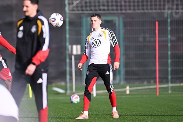 «Florian hat bewusst einen Schritt gemacht, um ein noch besserer Fußballer zu werden», sagt Florian Wirtz’ Vater über den Wechsel seines Sohns nach England. - © David Inderlied/dpa