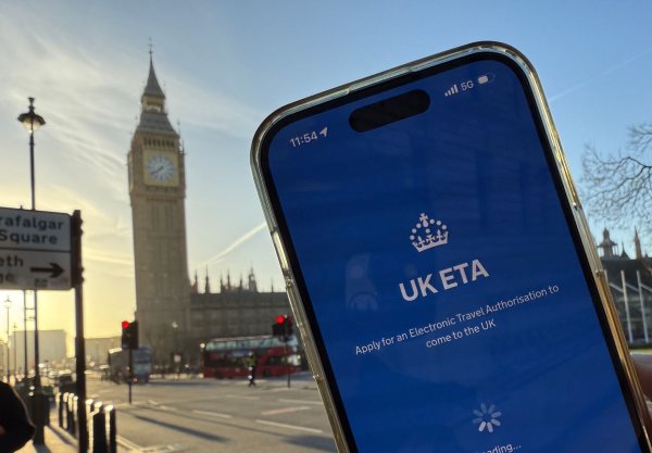 Seit dem 2. April brauchen deutsche Reisende ohne Visum eine elektronische Einreisegenehmigung. (Symbolbild) - © Jan Mies/dpa