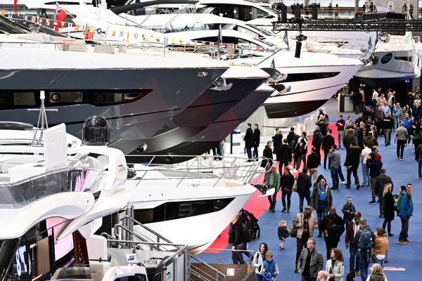 Für Luxusjachten geben die Reichen auch 2025 mehr Geld aus. (Archivbild) - © Federico Gambarini/dpa