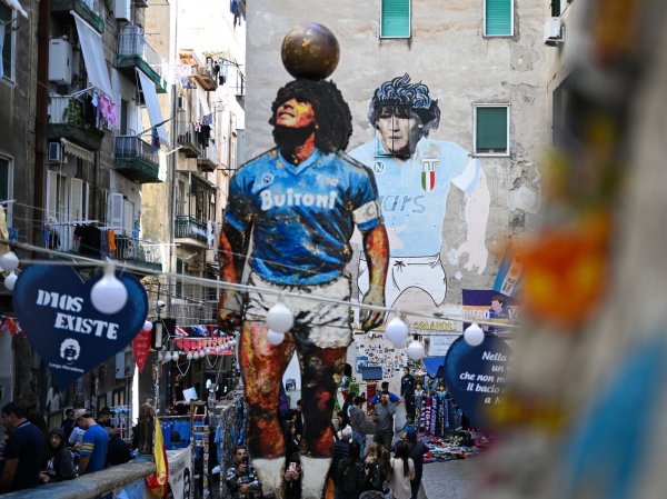 Maradona spielte 1984 bis 1991 in Neapel. (Archivbild) - © Arne Dedert/dpa