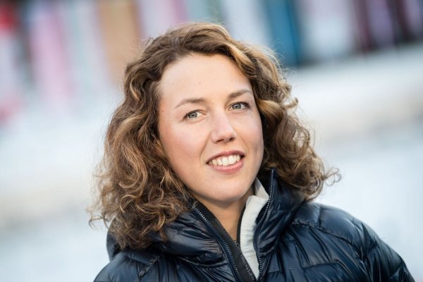 In Erinnerung an die tödlich verunglückte Laura Dahlmeier wird ein Nachwuchspreis nach ihr benannt. (Archiv) - © Matthias Balk/dpa