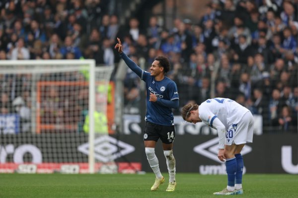 War vom KSC nicht zu stoppen: Monju Momuluh - © Friso Gentsch/dpa