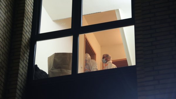 Bei einem Polizeieinsatz in Hamburg ist eine Frau wegen des Verdachts festgenommen worden, einen Mann getötet zu haben. - © Georg Wendt/dpa