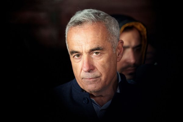 Der rechtsextreme Russlandfreund Calin Georgescu hat Rumäniens Politik aufgemischt. (Archivbild) - © Andreea Alexandru/AP