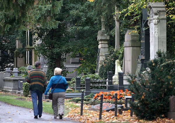 Friedhof - © Foto: Oliver Berg/dpa