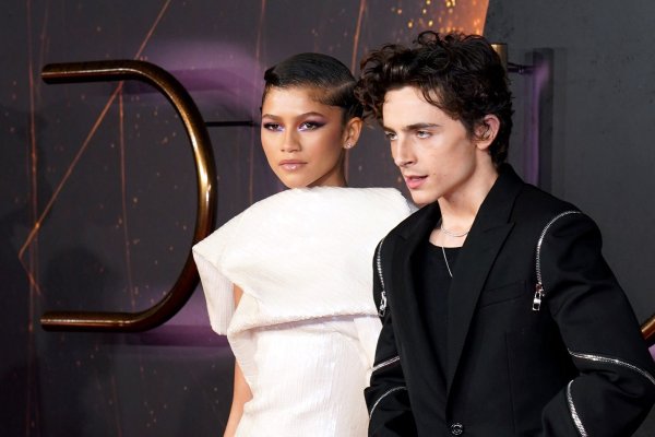 Timothée Chalamet und Zendaya bei der Premiere des Films «Dune» im Odeon Leicester Square in London. - © Ian West/PA Wire/dpa
