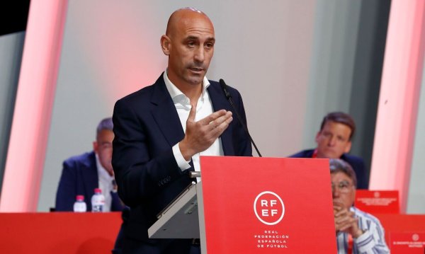 Luis Rubiales hat einen Rücktritt als Präsident des spanischen Fußballverbandes abgelehnt. - © Rfef/EUROPA PRESS/dpa