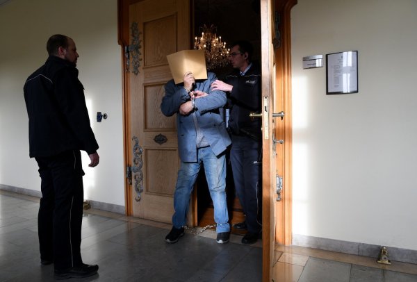 Prozessbeginn um dreifachen Mord - © Foto: Stefan Puchner/dpa