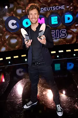 Luke Mockridge wurde bei der Verleihung des Deutschen Comedypreises 2019 in der Kategorie Bester Komiker ausgezeichnet. - &copy; Foto: Henning Kaiser/dpa