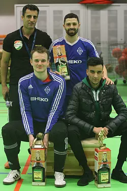 Stolz: Nuri Kurt (oben links) zeichnete Yusuf Tumani (oben rechts, Philipp Smerat (unten von links) und Noru-Seddine Mojib aus. - © Dietmar Welle