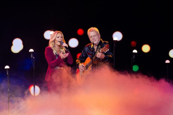 Sängerin Helene Fischer und Sänger Reinhard Mey. - © Rolf Vennenbernd/dpa