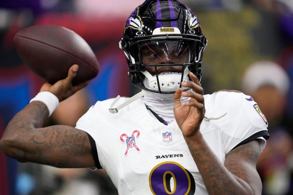 Lamar Jackson glänzte mit zwei geworfenen und einem erlaufenen Touchdown in Houston. - © David J. Phillip/AP/dpa