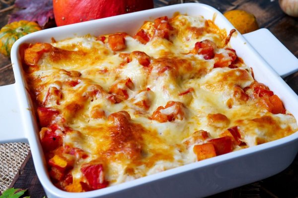 Perfekt für den Herbst: Die vegetarische Kürbis-Lasagne von Foodbloggerin Steffi Sinzenich. - © Steffi Sinzenich/gaumenfreundin.de/dpa-tmn