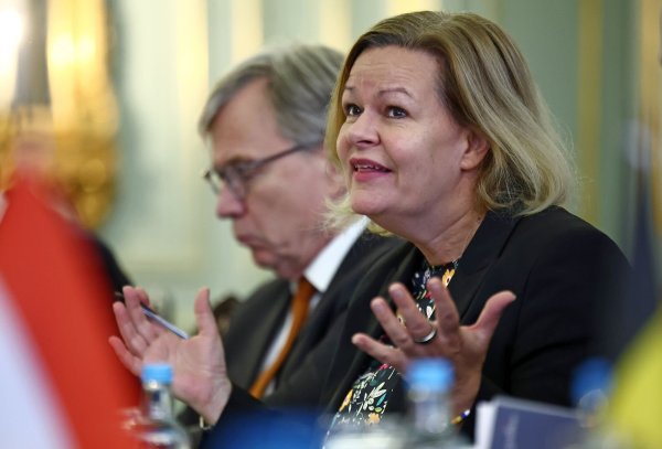 Ob und wann eine Rückkehr von Syrern sicher ist, wird sich aus Sicht von Bundesinnenministerin Nancy Faeser erst noch zeigen. - © Henry Nicholls/PA Wire/dpa