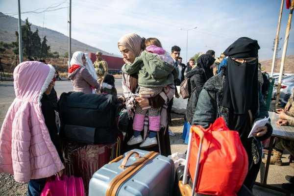 Einige Flüchtlinge kehren aus der Türkei in ihr Heimatland Syrien zurück. Andere warten wegen der noch instabilen Lage lieber ab. - © Metin Yoksu/AP/dpa