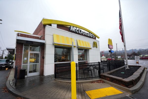 Ein Kunde hatte den Verdächtigen in einem McDonald\\\'s-Restaurant von Fahndungsfotos erkannt. - © Gene J. Puskar/AP/dpa