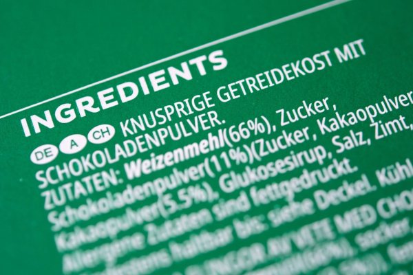Eine Umfrage zeigt, dass Verbraucher detaillierte Zutatenlisten auf Verpackungen bevorzugen. - © Catherine Waibel/dpa-tmn