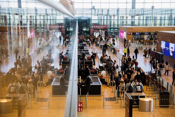 Luftfahrtverbände erwarten höhere Preise für Flugtickets (Archivbild). - © Christoph Soeder/dpa
