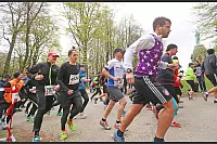 Mehr als 7.000 L&auml;ufer starteten zum 45. Hermannslauf am Hermannsdenkmal in Detmold. - &copy; Sarah Jonek