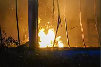 Die Flammen vernichteten einen Großteil der Halle. - © Paul Brinkmann