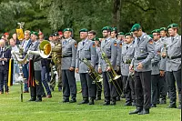 Ministerpräsident verleiht auf dem Schloßplatz der Panzerbrigade 21 „Lipperland“ der Bundeswehr das Fahnenband des Landes Nordrhein-Westfalen. - © Jannik Stodiek
