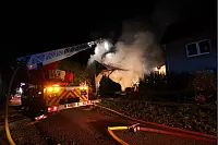 Feuerwehr im Einsatz: In Müssen in der Wöhlerstraße brennt eine Scheune. - © Patrick Bockwinkel