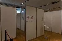 So sieht es im Impfzentrum Lippe aus. - © Jannik Stodiek