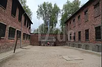 Die Schwarze Wand im Stammlager I von Auschwitz: In diesem Innenhof fanden regelmäßig Massenerschießungen und Folterungen statt. - © Silke Buhrmester(LZ)