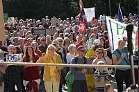 Klima retten: Rund 2000 Menschen gehen in Detmold bei der bislang größten "Fridays for Future"-Demo auf die Straße. - © Bernhard Preuss