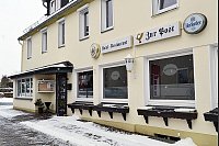 Soll sich wieder mit vielen Gästen füllen: Das Hotel zur Post in Hummersen ist, anders als die zwei anderen gastronomischen Betriebe, noch geöffnet. - © Foto: Blum
