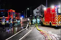 Die Feuerwehr rückte zu einem Großbrand in Bielefeld-Altenhagen aus. - © Paul Brinkmann