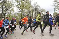 Mehr als 7.000 L&auml;ufer starteten zum 45. Hermannslauf am Hermannsdenkmal in Detmold. - &copy; Sarah Jonek