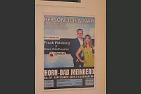 Hart aber Pawellek: Frank Plasberg und seine Frau Anne Gesthuysen plaudern mit Louis Pawellek im Kurtheater. - © Thomas Krügler